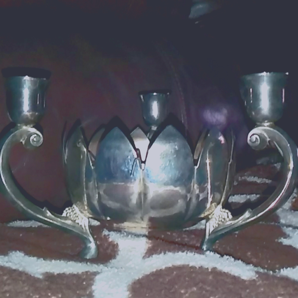 My grandma's intern silver co. Candle holder $17👀